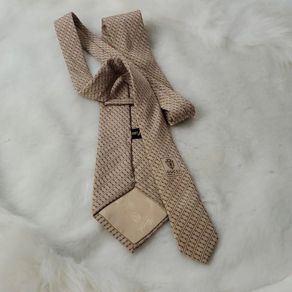 Vintage Classic Gucci Silk tie made in Italy